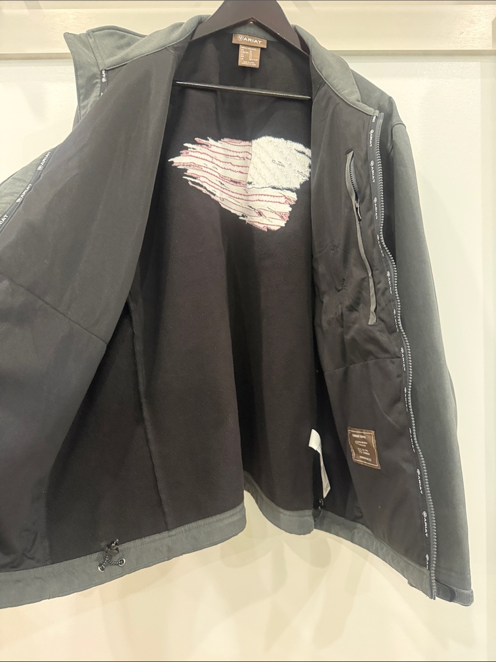 Ariat Men's Charcoal Softshell Performance Jacket with Sleeve Logo - Picture 4 of 5